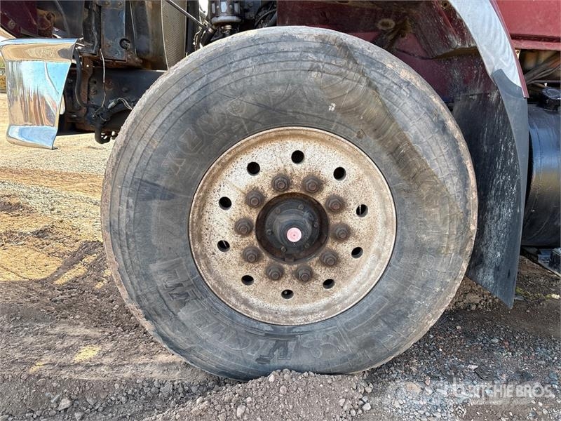 International 7500 Lastbiler med tip