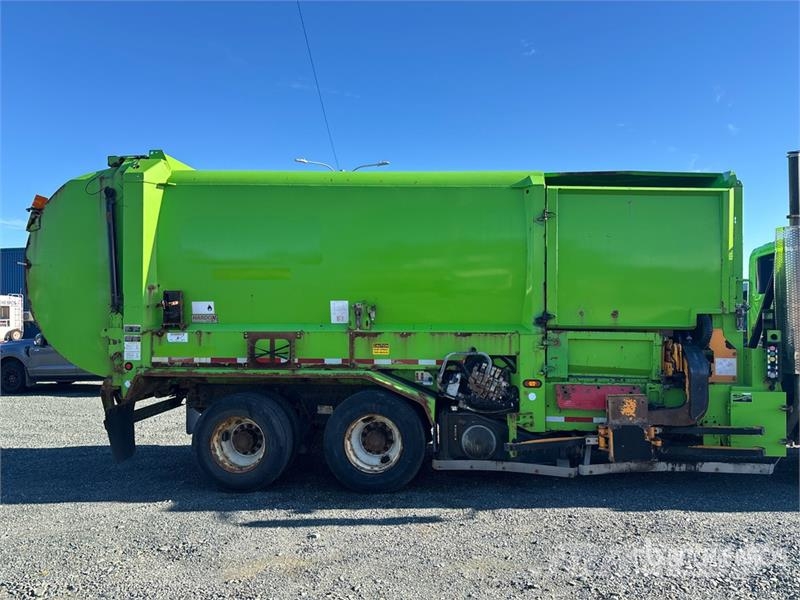 International 7500 Atkritumu izvešanas transports