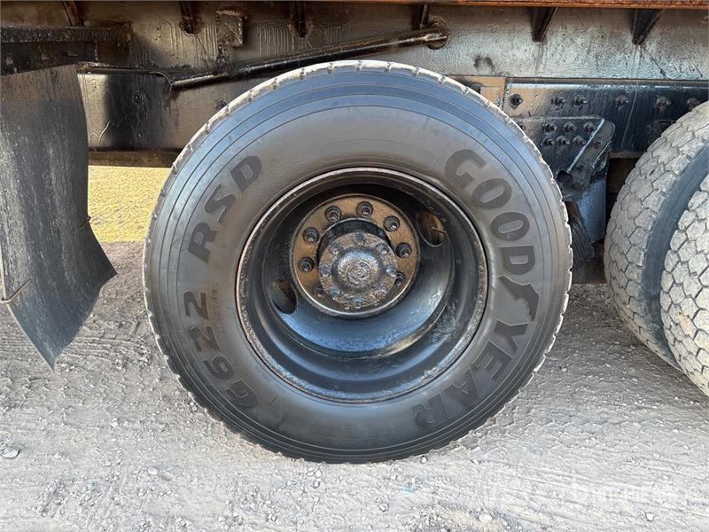 International 7600 시립/다목적 차량