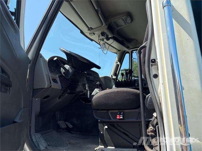 International 7600 شاحنات قلابة