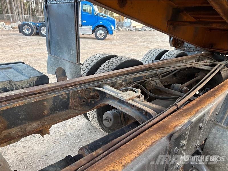 International 7600 시립/다목적 차량