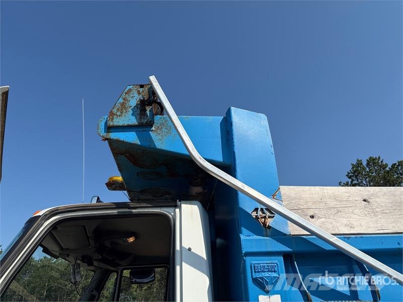 International 7600 شاحنات قلابة