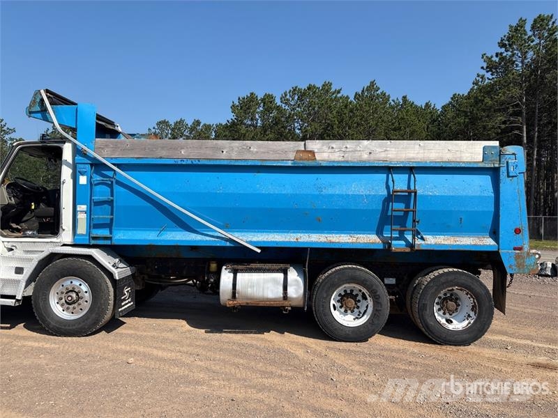 International 7600 شاحنات قلابة