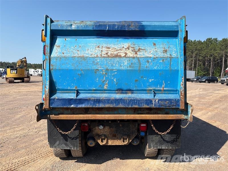 International 7600 شاحنات قلابة