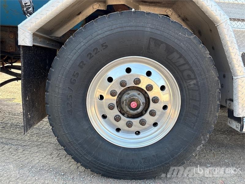 International 7600 شاحنات قلابة