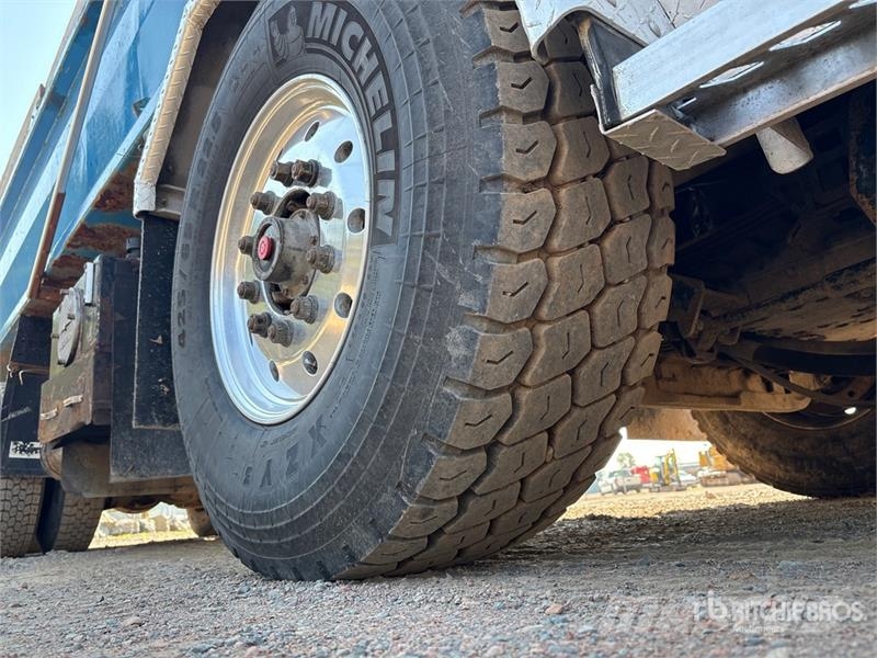 International 7600 شاحنات قلابة
