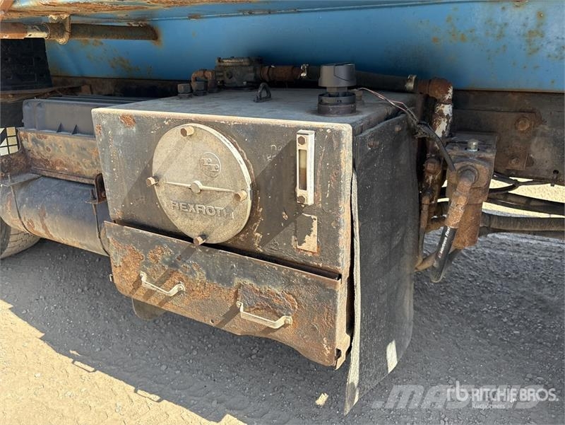 International 7600 شاحنات قلابة