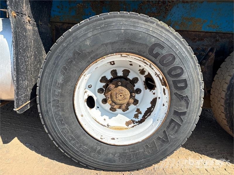International 7600 شاحنات قلابة
