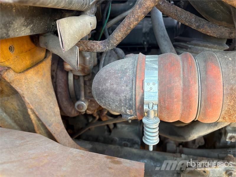 International 7600 시립/다목적 차량