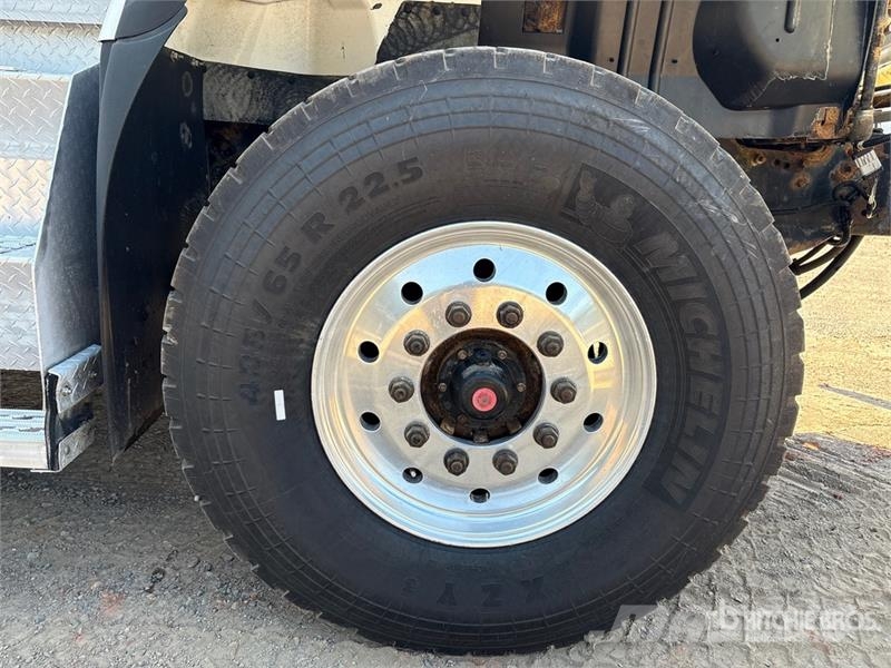 International 7600 شاحنات قلابة