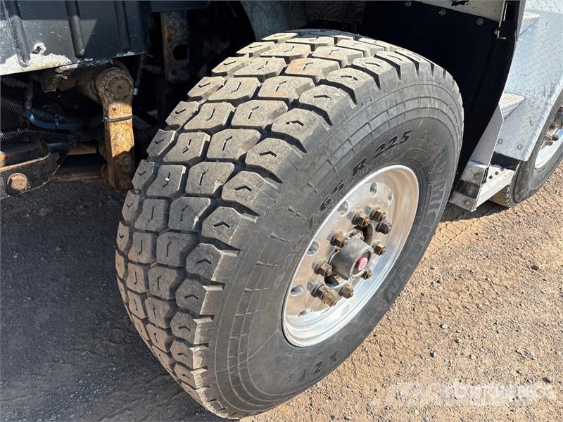 International 7600 شاحنات قلابة