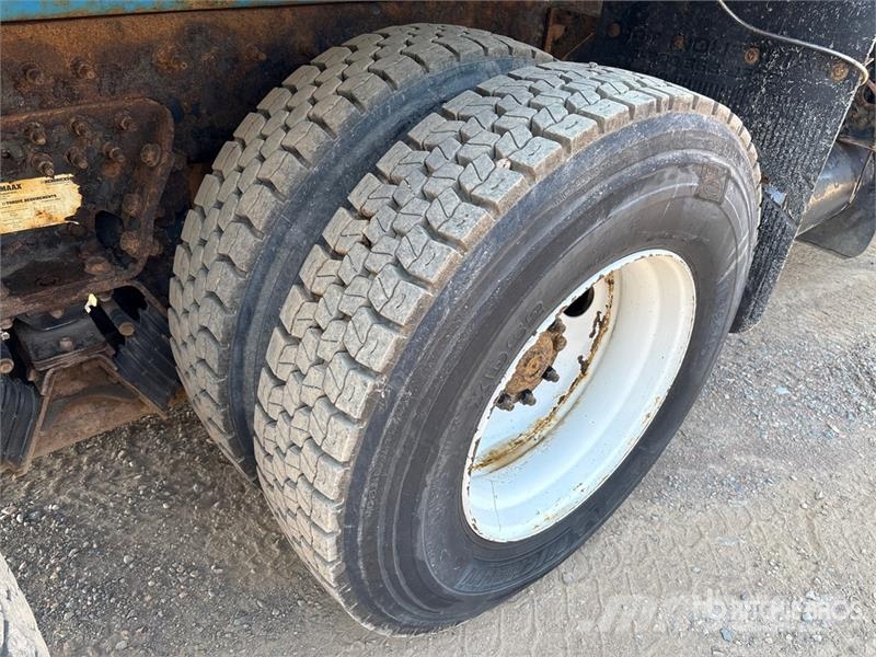 International 7600 شاحنات قلابة