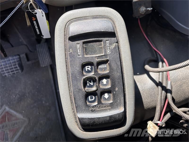 International 7600 شاحنات قلابة