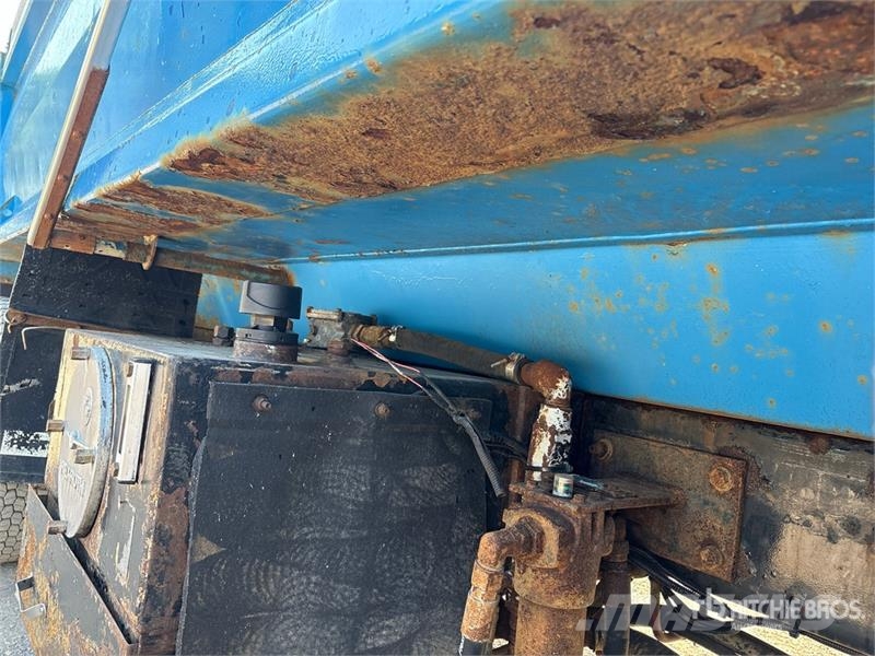 International 7600 شاحنات قلابة