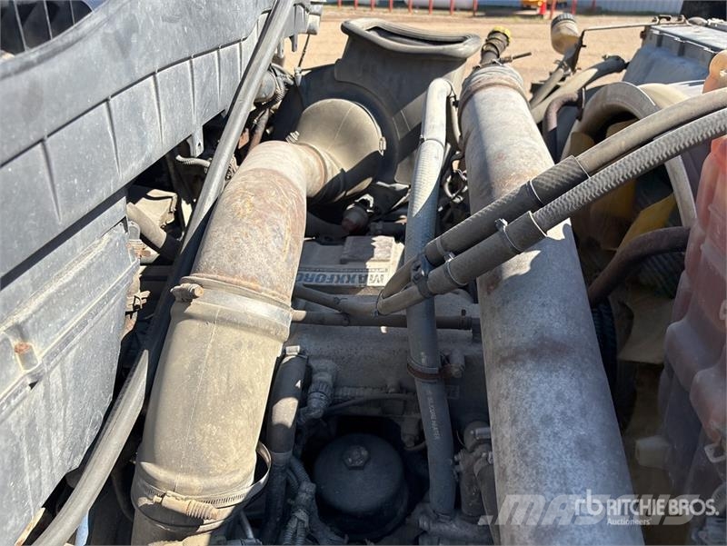 International 7600 شاحنات قلابة