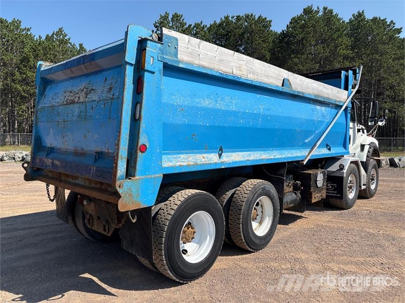 International 7600 شاحنات قلابة