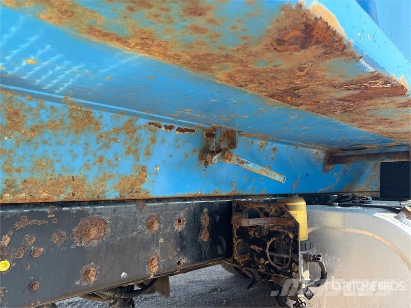 International 7600 شاحنات قلابة