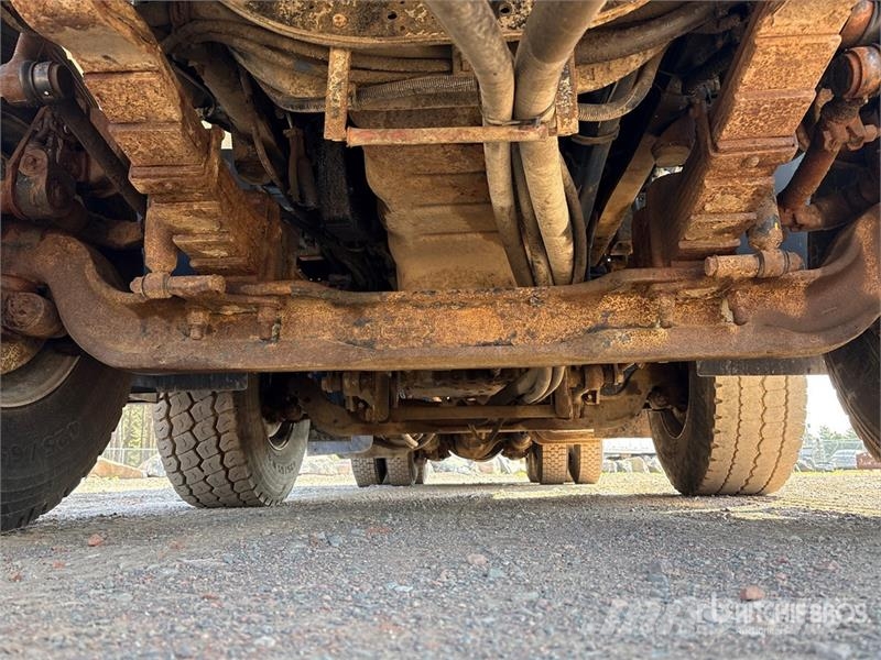 International 7600 شاحنات قلابة