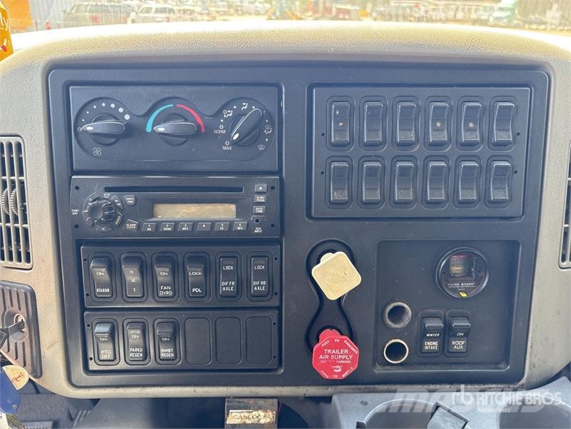 International 7600 شاحنات قلابة