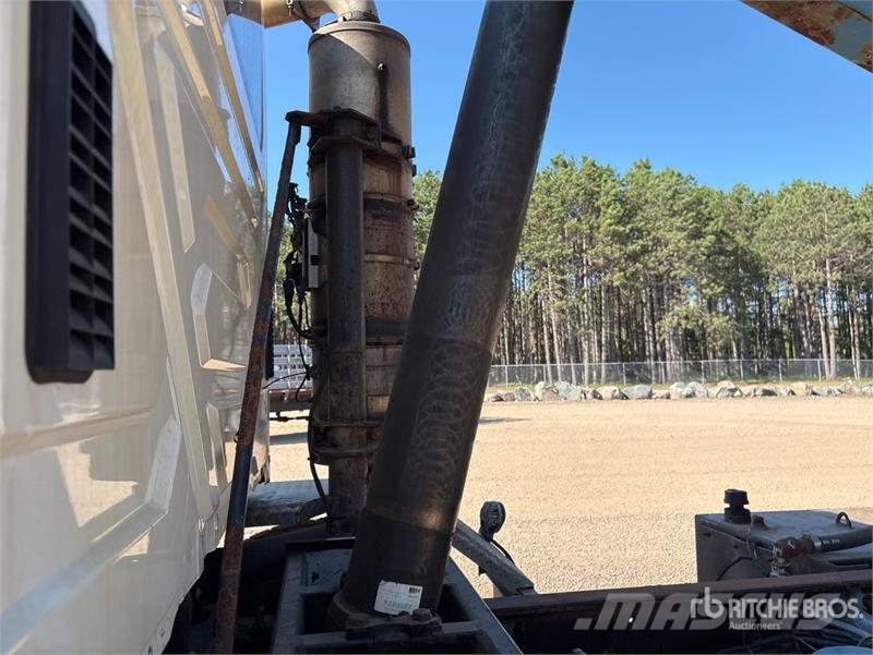 International 7600 شاحنات قلابة