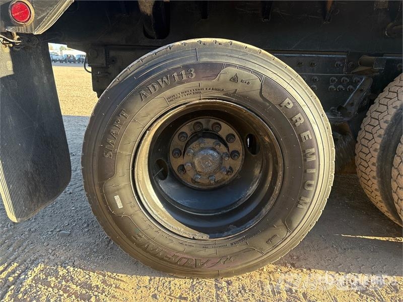 International 7600 시립/다목적 차량