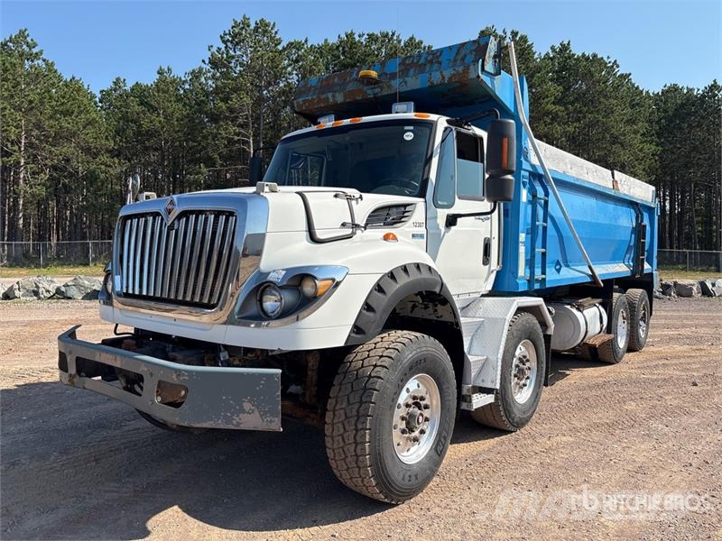 International 7600 شاحنات قلابة