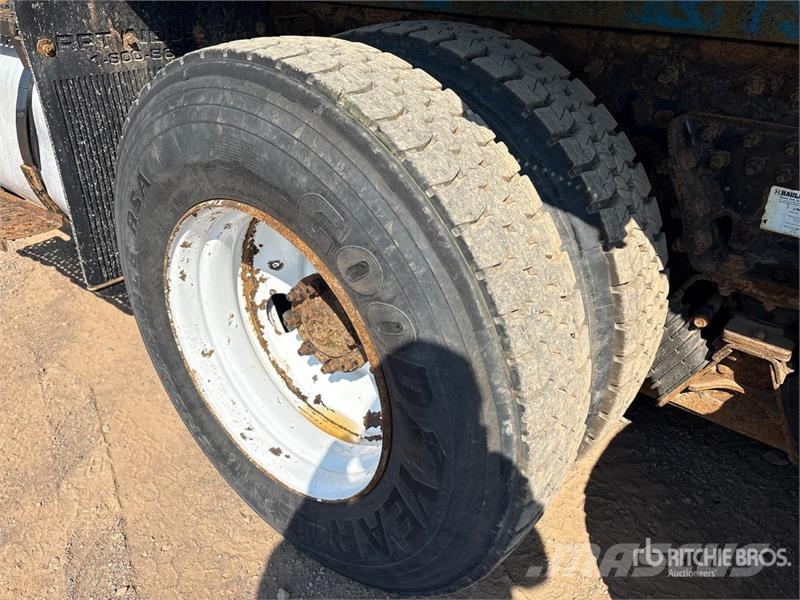 International 7600 شاحنات قلابة
