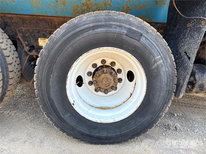 International 7600 شاحنات قلابة