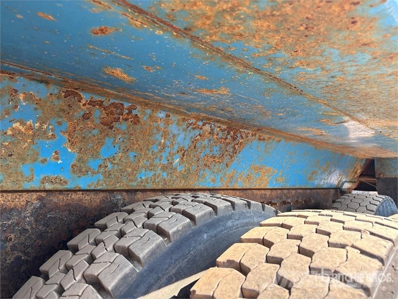 International 7600 شاحنات قلابة