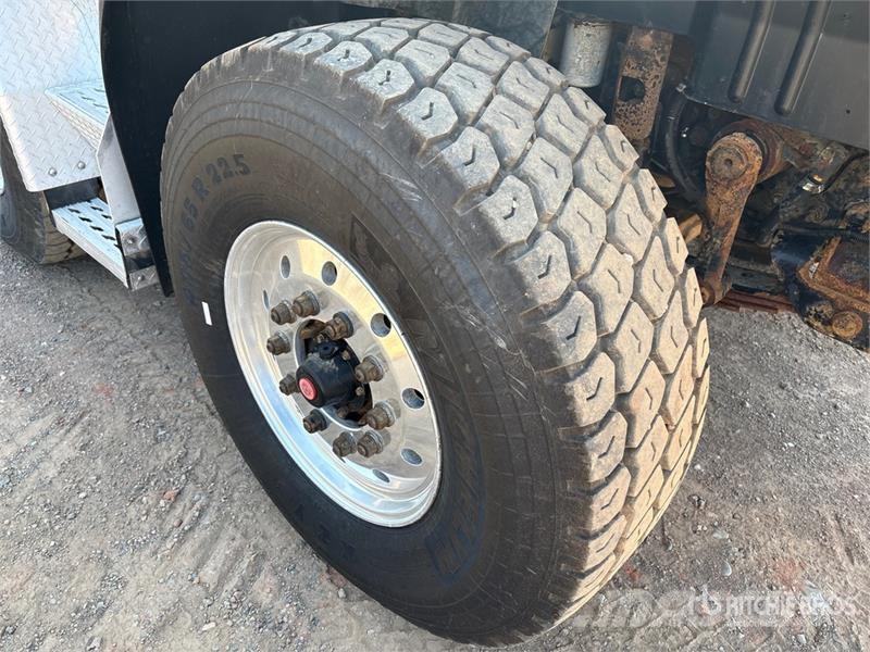 International 7600 شاحنات قلابة