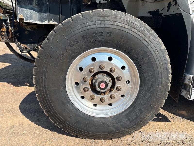 International 7600 شاحنات قلابة