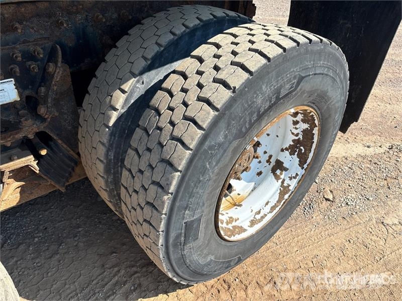International 7600 شاحنات قلابة