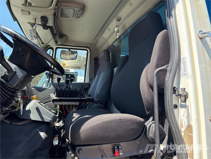 International 7600 شاحنات قلابة