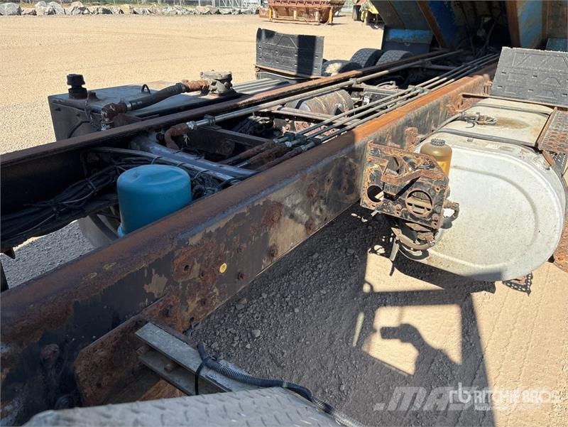 International 7600 شاحنات قلابة