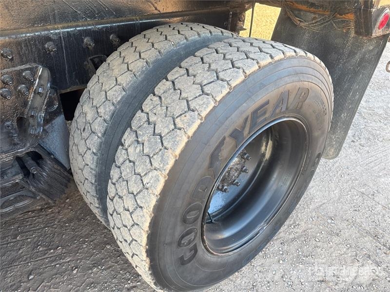 International 7600 시립/다목적 차량