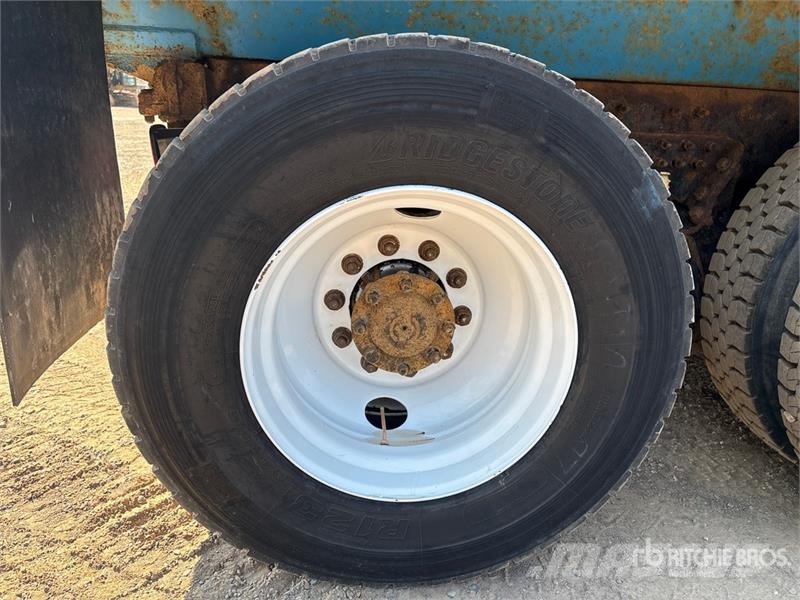 International 7600 شاحنات قلابة