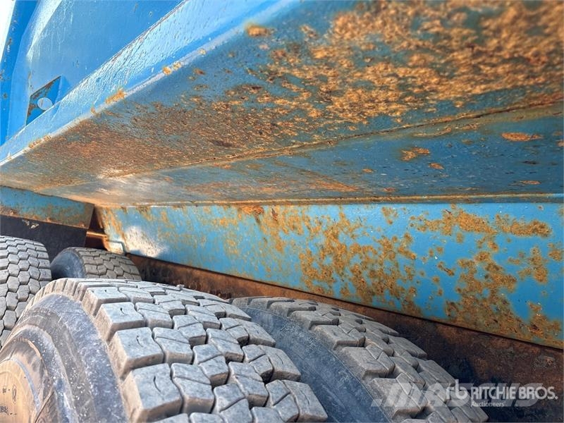 International 7600 شاحنات قلابة