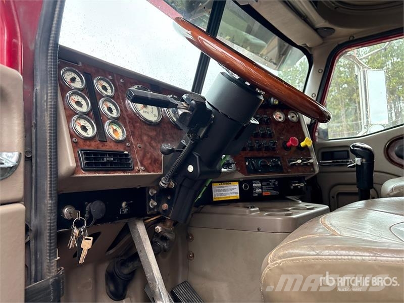 International 9900i 6x4 T/A Sleeper Truck Tractor Trekkers