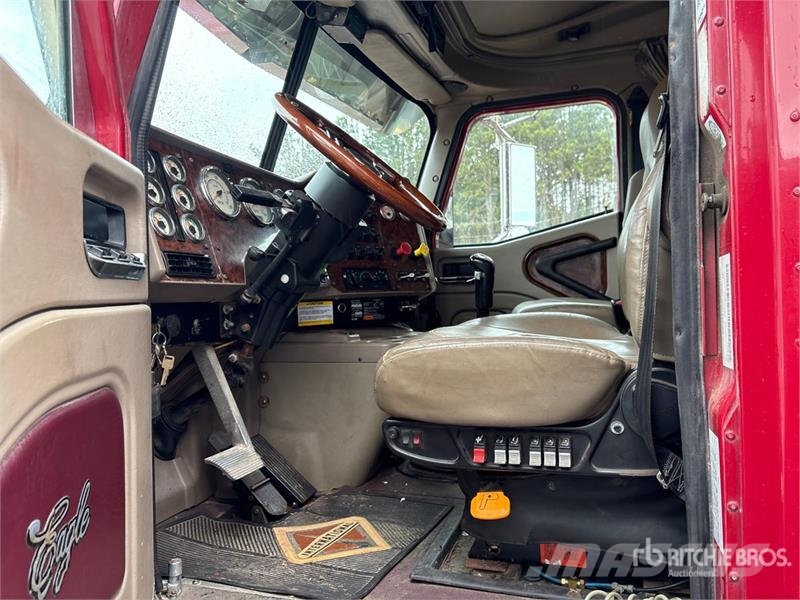 International 9900i 6x4 T/A Sleeper Truck Tractor Trekkers