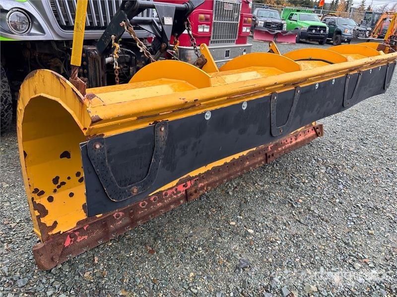 International HV607 4x2 Snow Plow Truck Комунальні автомобілі / автомобілі загального призначення