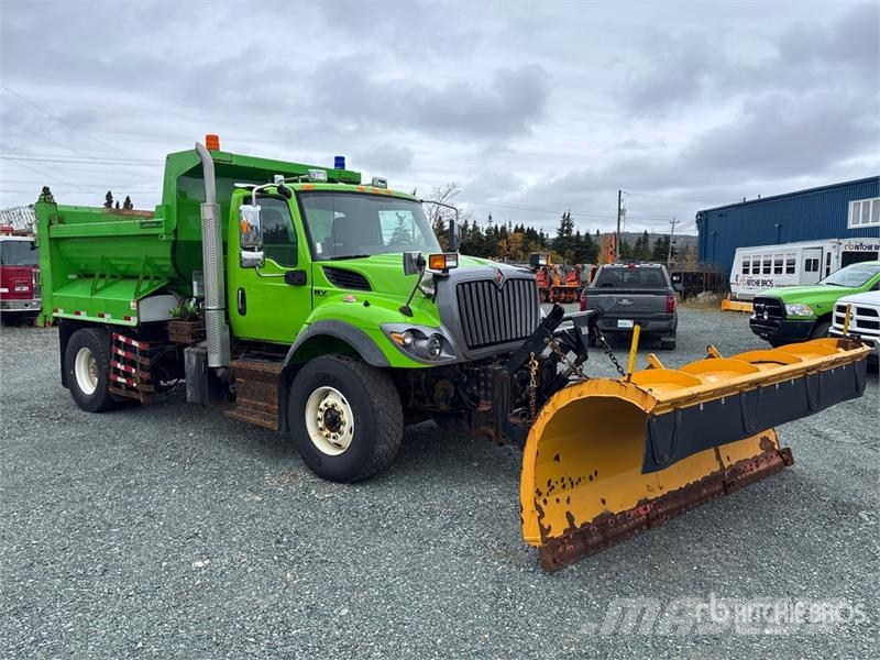 International HV607 4x2 Snow Plow Truck Комунальні автомобілі / автомобілі загального призначення