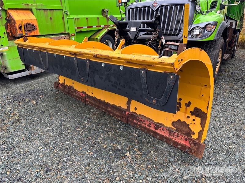 International HV607 4x2 Snow Plow Truck Комунальні автомобілі / автомобілі загального призначення
