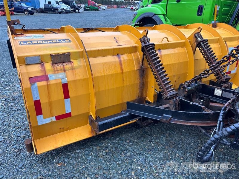 International HV607 4x2 Snow Plow Truck Комунальні автомобілі / автомобілі загального призначення