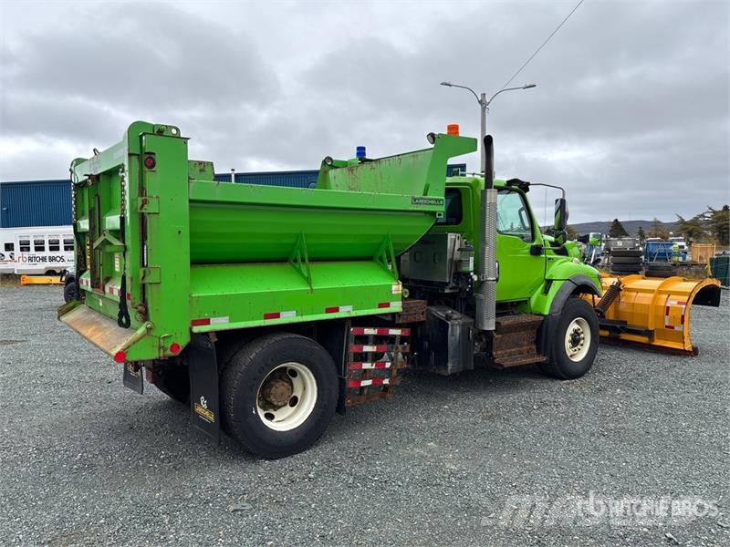 International HV607 4x2 Snow Plow Truck Комунальні автомобілі / автомобілі загального призначення