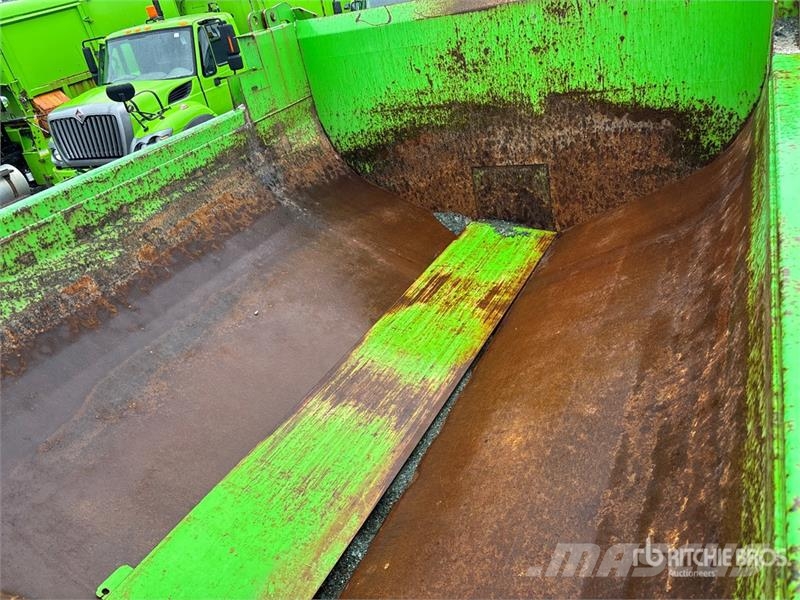 International HV607 4x2 Snow Plow Truck Комунальні автомобілі / автомобілі загального призначення