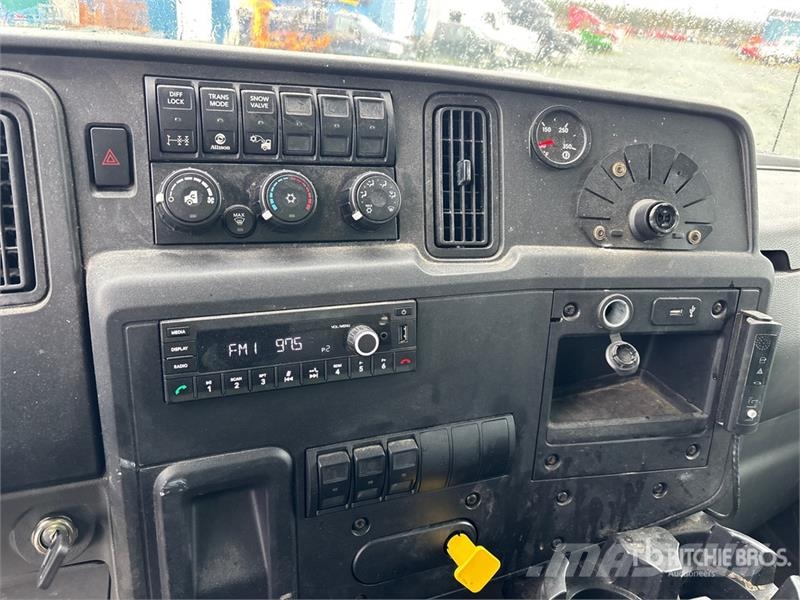 International HV607 4x2 Snow Plow Truck Комунальні автомобілі / автомобілі загального призначення