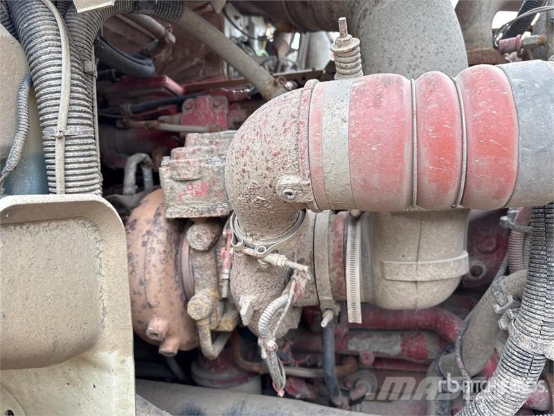 International HX620 Camion benne