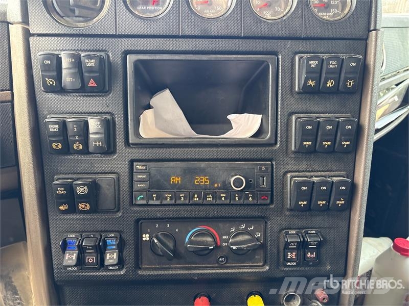 International HX620 Camion benne