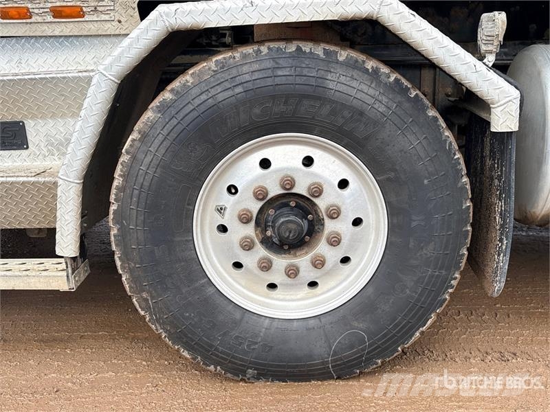 International HX620 Tipper trucks