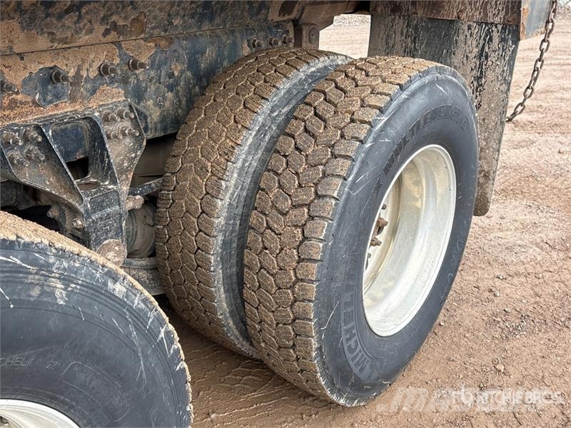 International HX620 Tipper trucks